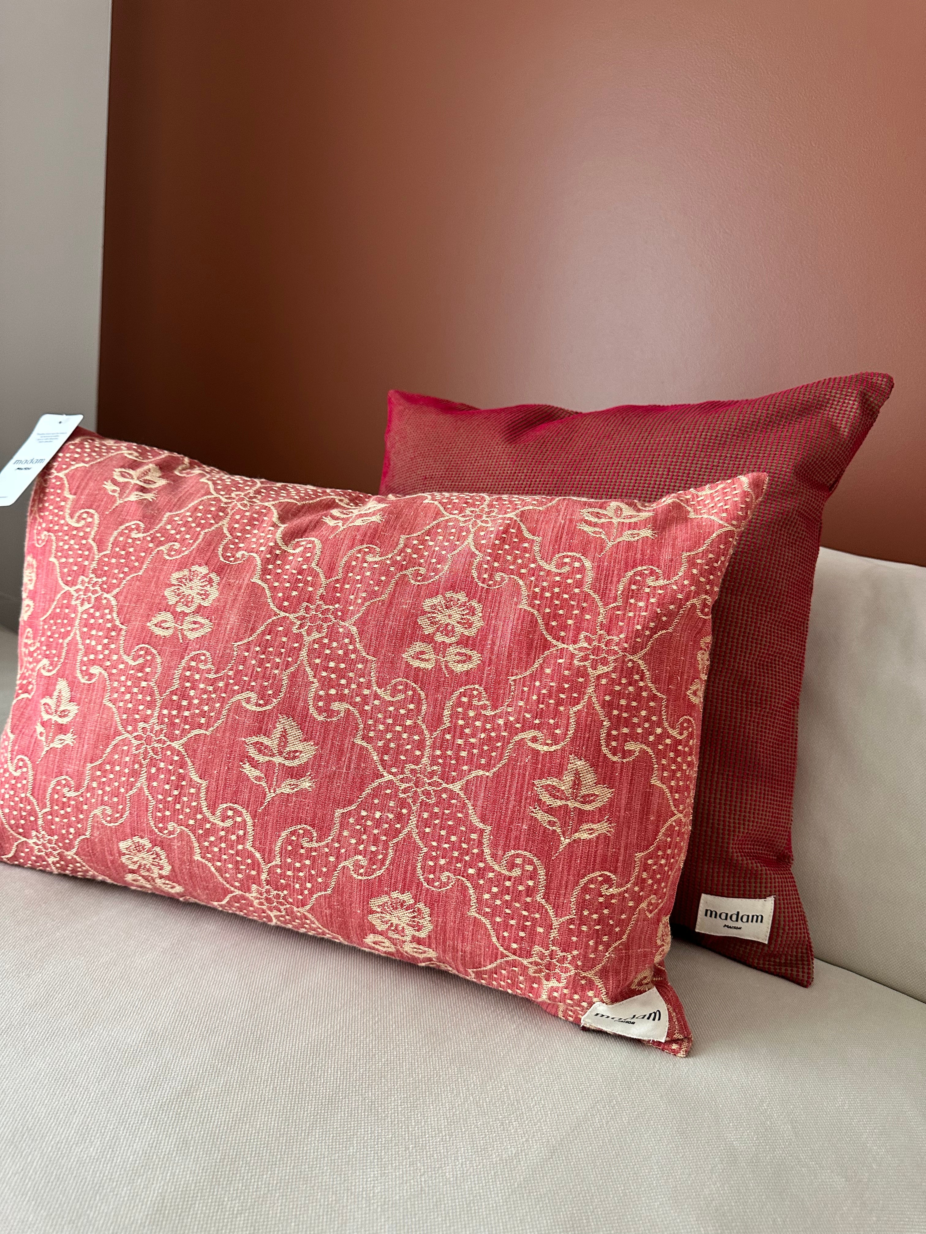 Madam Maison cushion - Flower embroidery