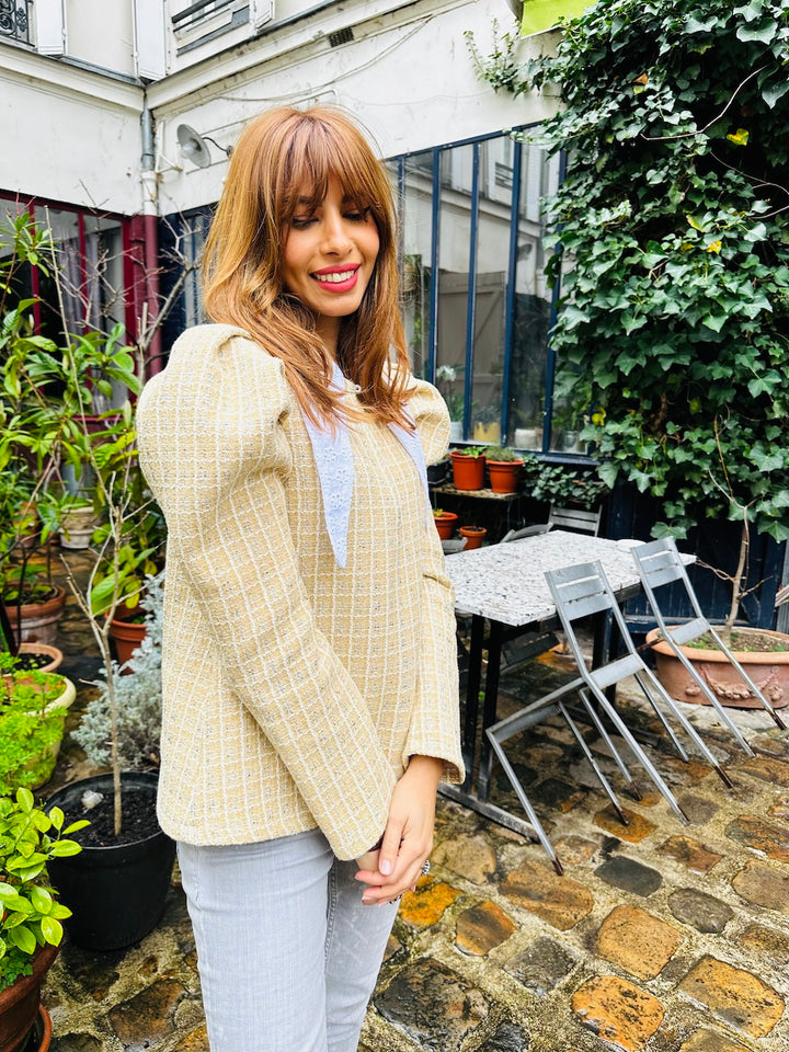 Haut en tweed upcyclé, manches bouffante et col en broderie anglaise