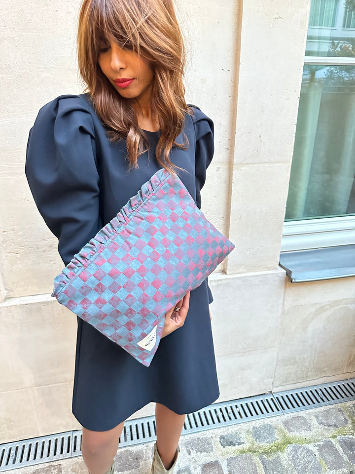 pochette en damier en tissu upcyclé